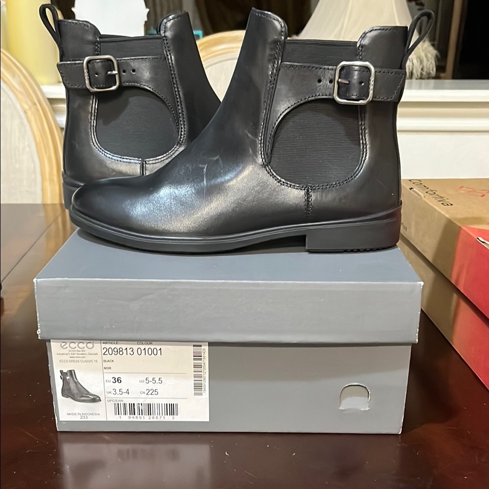 Ecco Black Leather Boots with Buckle Detail